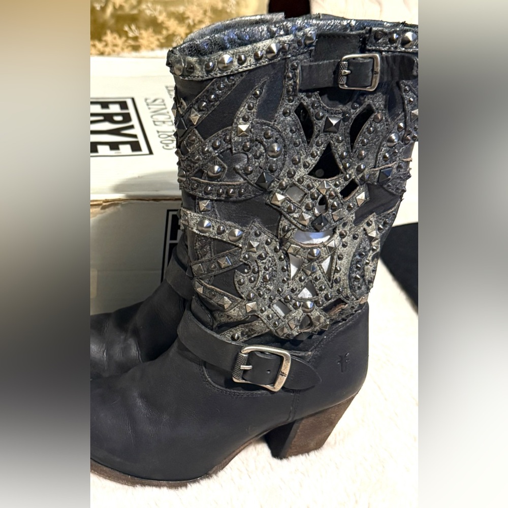 Rare *  FRYE *  ILANA Deco Studded Heeled Witchy Boho Boot 6 EUC